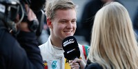 Foto zur News: Formel-1-Premiere: Mick Schumacher als Mercedes-Boxengast