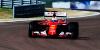 Foto zur News: Sebastian Vettel weiht Pirelli-Reifen für 2017 in Fiorano ein