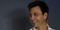 Foto zur News: Toto Wolff: &quot;Ich habe kein Problem damit, den Bus zu nehmen&quot;