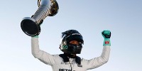 Foto zur News: Nico Rosberg gesteht: WM-Pokal mit Delle abgegeben