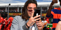 Foto zur News: Fußballprofi Bellerin als Formel-1-VIP vorgeführt: Hector wer?