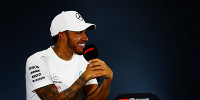 Foto zur News: Journalist &quot;Fernando Alonso&quot; bringt Lewis Hamilton zum Lachen