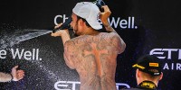 Foto zur News: Body-Check: Das steckt hinter den Tattoos von Hamilton und Ricciardo