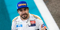 Foto zur News: Beim Start im Flieger: Fernando Alonso verpasst Saisonauftakt