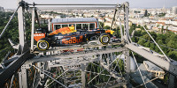 Foto zur News: Spektakulärer PR-Stunt: Red Bull RB15 auf dem Wiener Riesenrad