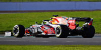 Foto zur News: Erste Runden im Red Bull RB16: Verstappen-Shakedown in Silverstone