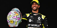 Foto zur News: Bunt auf Grau: Daniel Ricciardo stellt komplett neues Helmdesign vor