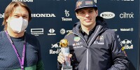 Foto zur News: Fahrer des Jahres: Motorsport-Total.com-Award an Max Verstappen überreicht