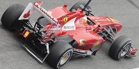 Foto zur News: Alonso lässt den Ferrari fliegen