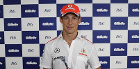 Foto zur News: Button glattrasiert: McLaren mit Gillette-Sponsorendeal