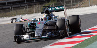 Foto zur News: Formel-1-Tests 2015 Barcelona: Lewis Hamilton dreht auf