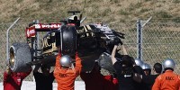 Foto zur News: Maldonado beendet Wintertest der Formel 1 im Reifenstapel