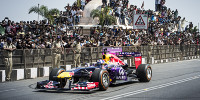 Foto zur News: David Coulthard bei Formel-1-Demo: Fauxpas mit Flagge