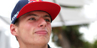 Foto zur News: Große Liebe? Max Verstappen flirtet öffentlich mit Rennfahrerin