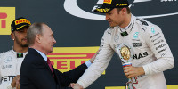 Foto zur News: Präsidenten geneckt? Als Rosberg Smalltalk mit Putin hielt