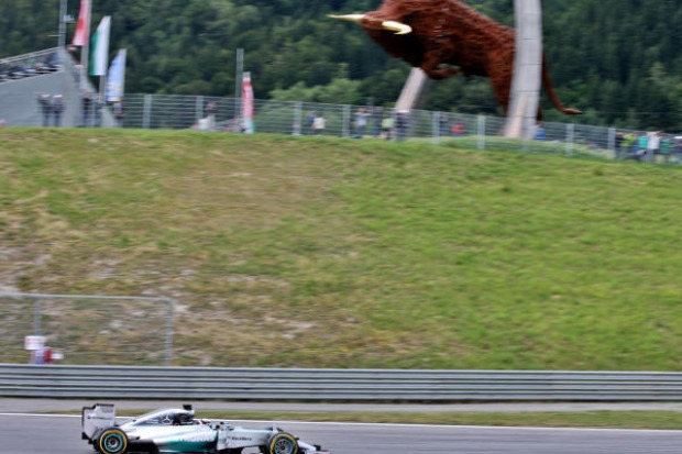 Foto zur News: Vorteil für Hamilton im Mercedes-Duell - Rosberg verwirrt