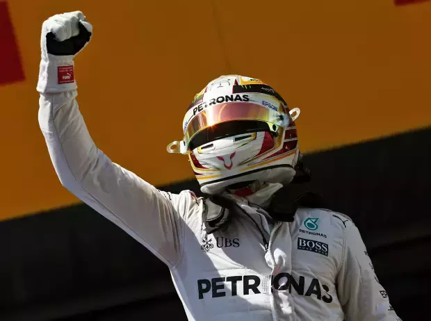 Foto zur News: Mercedes: Hamilton schlägt mit Rosberg-Abstimmung zurück