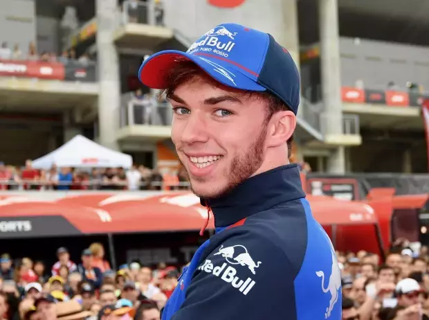 Foto zur News: Gasly feiert Platz sechs: Endlich blaue Flaggen für die anderen!