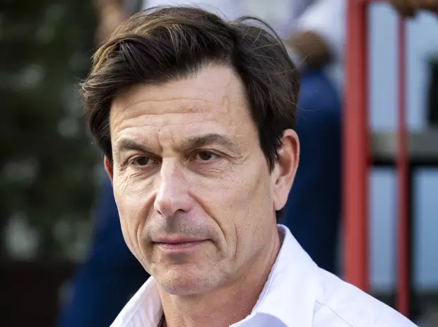 Foto zur News: Toto Wolff: Konnten uns am Saisonende keine neuen Flügel mehr leisten