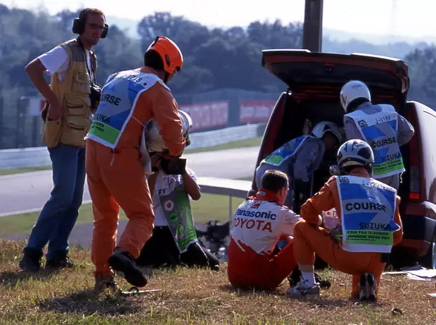 Foto zur News: McNishs Suzuka-Crash 2002: "Ich erinnere mich nicht an alles"