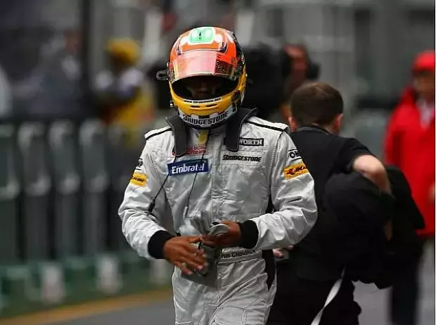 Foto zur News: Wetter verzerrt Training - Hamilton vor Button