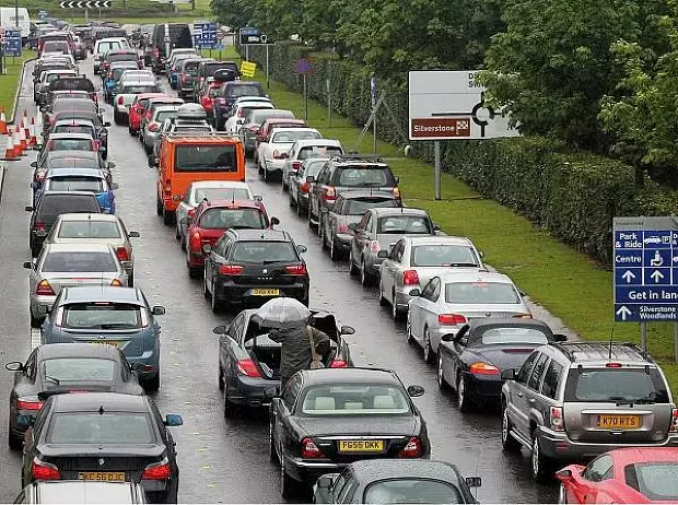 Foto zur News: Erinnerungen an 2000: Silverstone versinkt im Schlamm