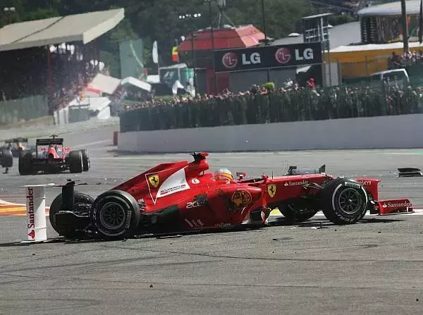 Foto zur News: Alonso: Erst kam Grosjean, dann das Feuer