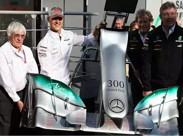 Foto zur News: 300. Grand Prix: Fans stimmen Schumacher zu