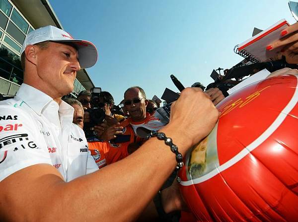 Foto zur News: Ermutigender Start für die Mercedes-Mannschaft