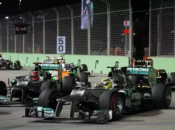 Foto zur News: Mercedes: Rosberg punktet, Schumacher rätselt