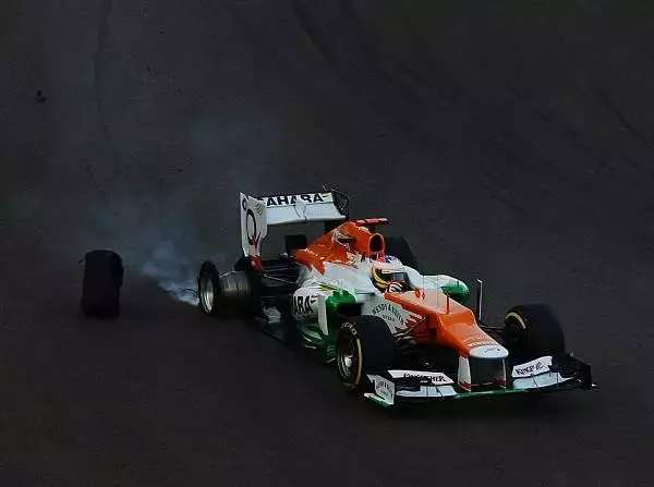 Foto zur News: Force India durch Zwischenfall am Start hart getroffen