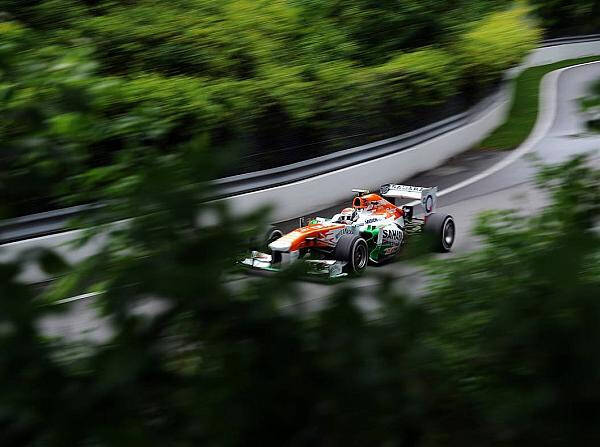 Foto zur News: Force India: Der eine freut sich, der andere flucht