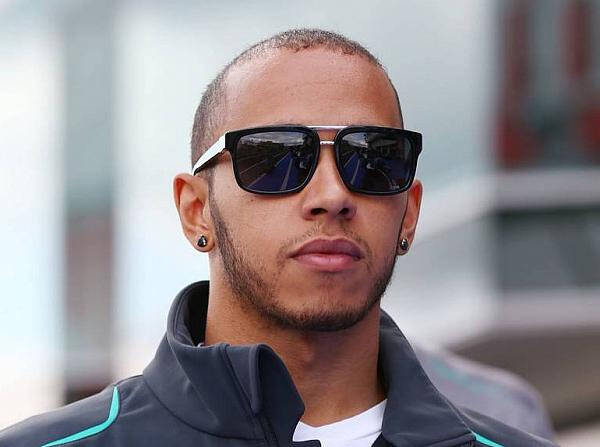 Foto zur News: Hamilton: "Versuche, das schnellste Auto zu bekommen"