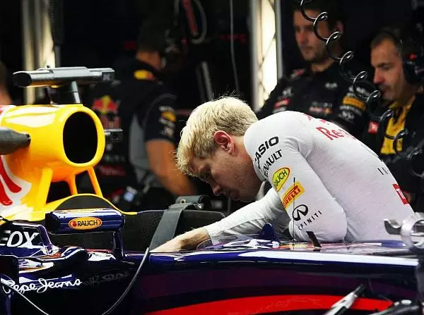 Foto zur News: Red Bull: Vettel durch Reifenschaden gestoppt