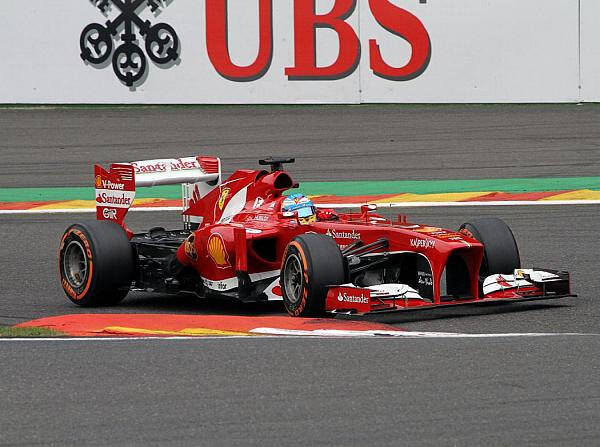 Foto zur News: Trotz Platz neun: Alonso plant großen Coup