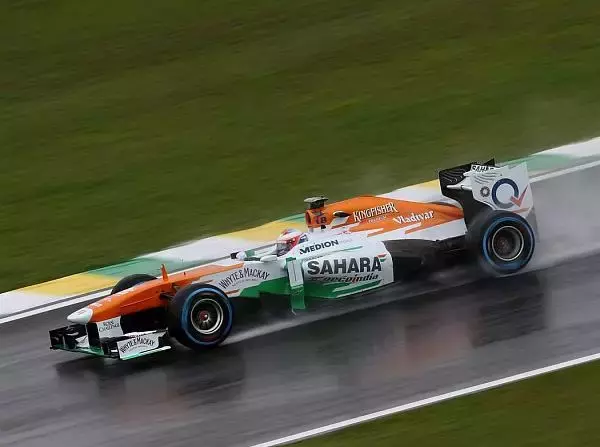 Foto zur News: Force India: Dem Auto schmeckt der Regen besser