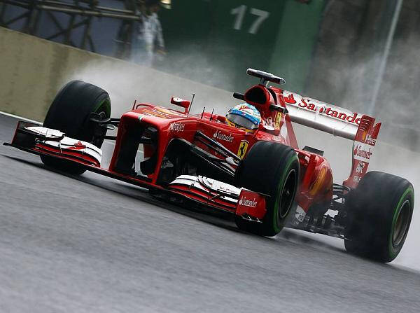 Foto zur News: Ferrari: Alonso schwimmt nach vorn, Massa taucht ab