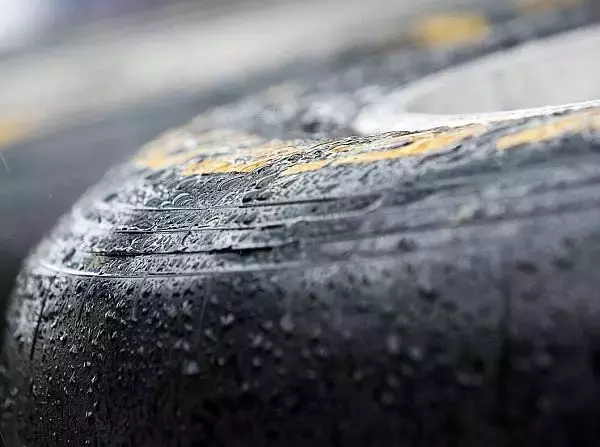 Foto zur News: Pirelli: Teams in der Regenfalle