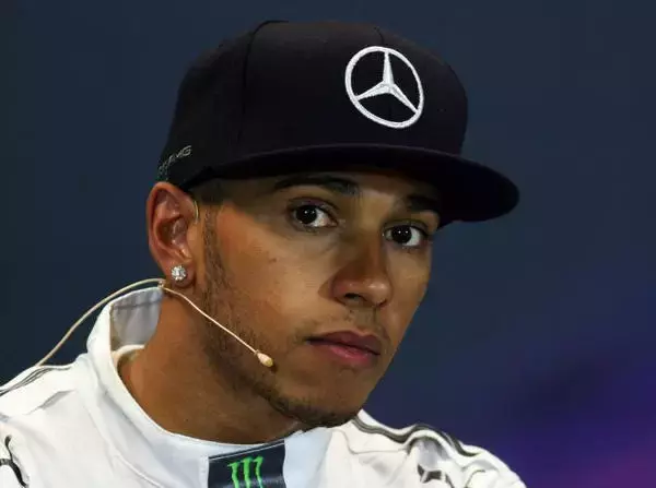 Foto zur News: Eiszeit bei Mercedes: Hamilton schmollt nach Rosberg-Sieg