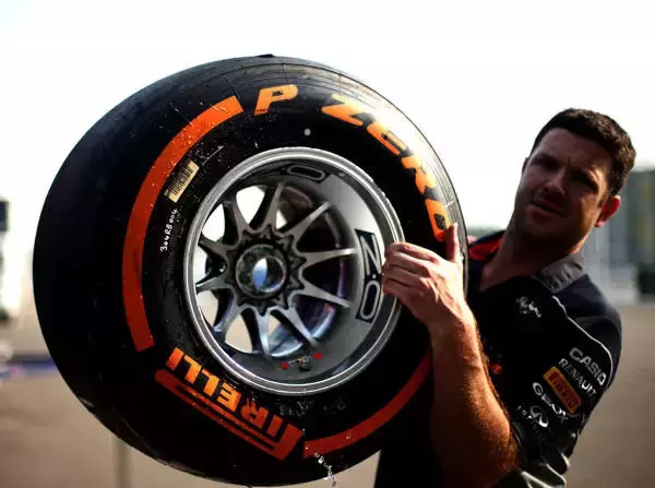 Foto zur News: Pirelli reist mit den härtesten Mischungen nach Silverstone