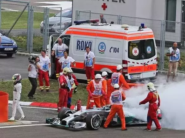 Foto zur News: Standfestigkeit die Achillesferse bei Mercedes