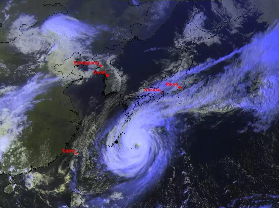 Foto zur News: Wetterfrösche sicher: Taifun beschert Regenrennen