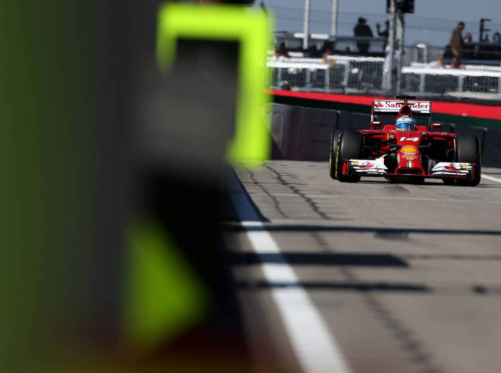 Foto zur News: Alonso wie Vettel: Auch Ferrari erwog Boxengassen-Start