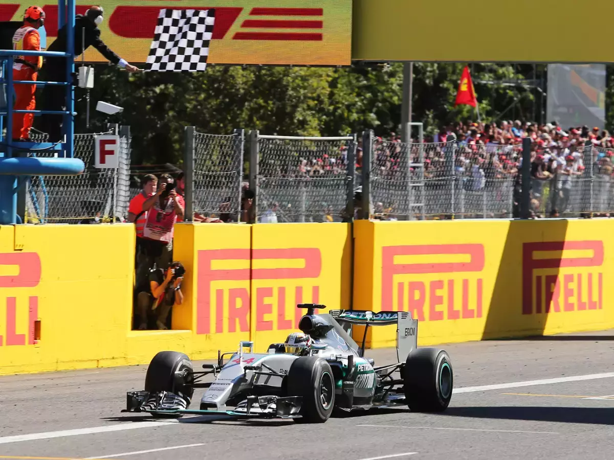 Foto zur News: FIA bestätigt: Lewis Hamilton bleibt Monza-Sieger