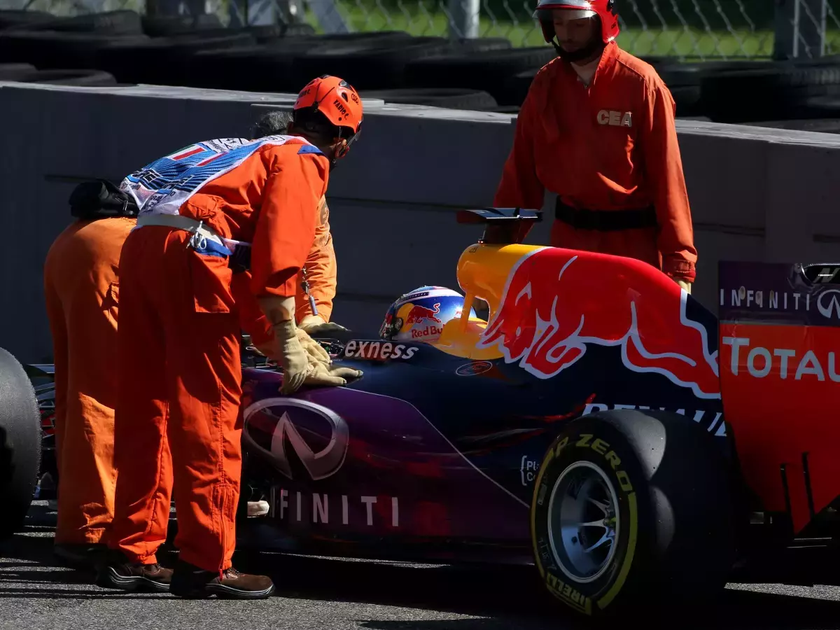 Foto zur News: Gehen Red Bull die Antriebseinheiten aus? Renault dementiert