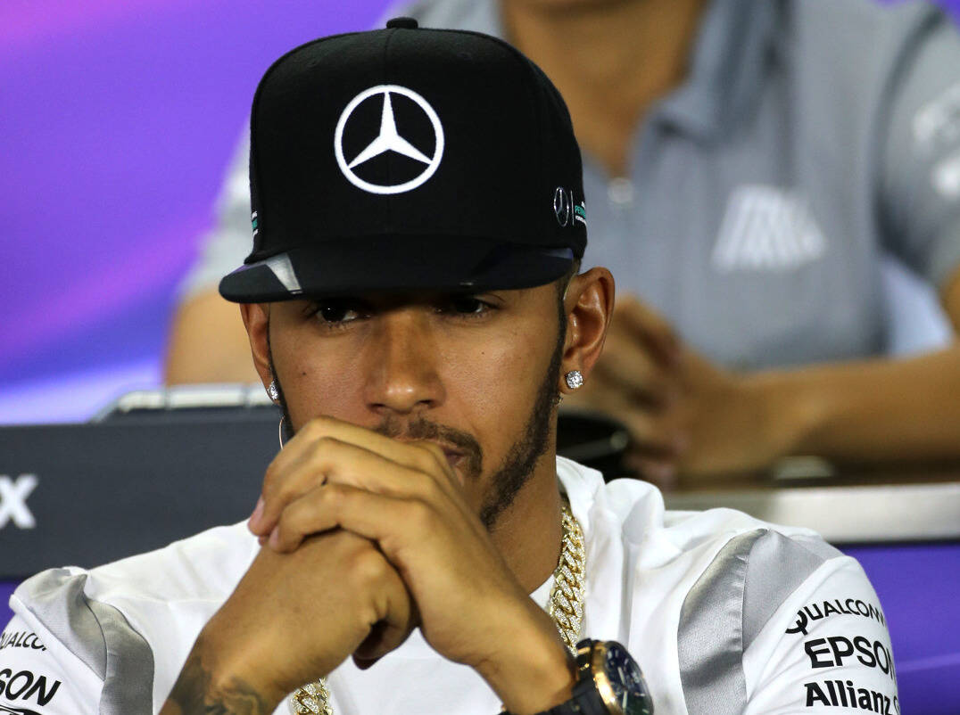 Foto zur News: Schlechtes Vorbild im Netz: Lewis Hamilton verweigert Fragen