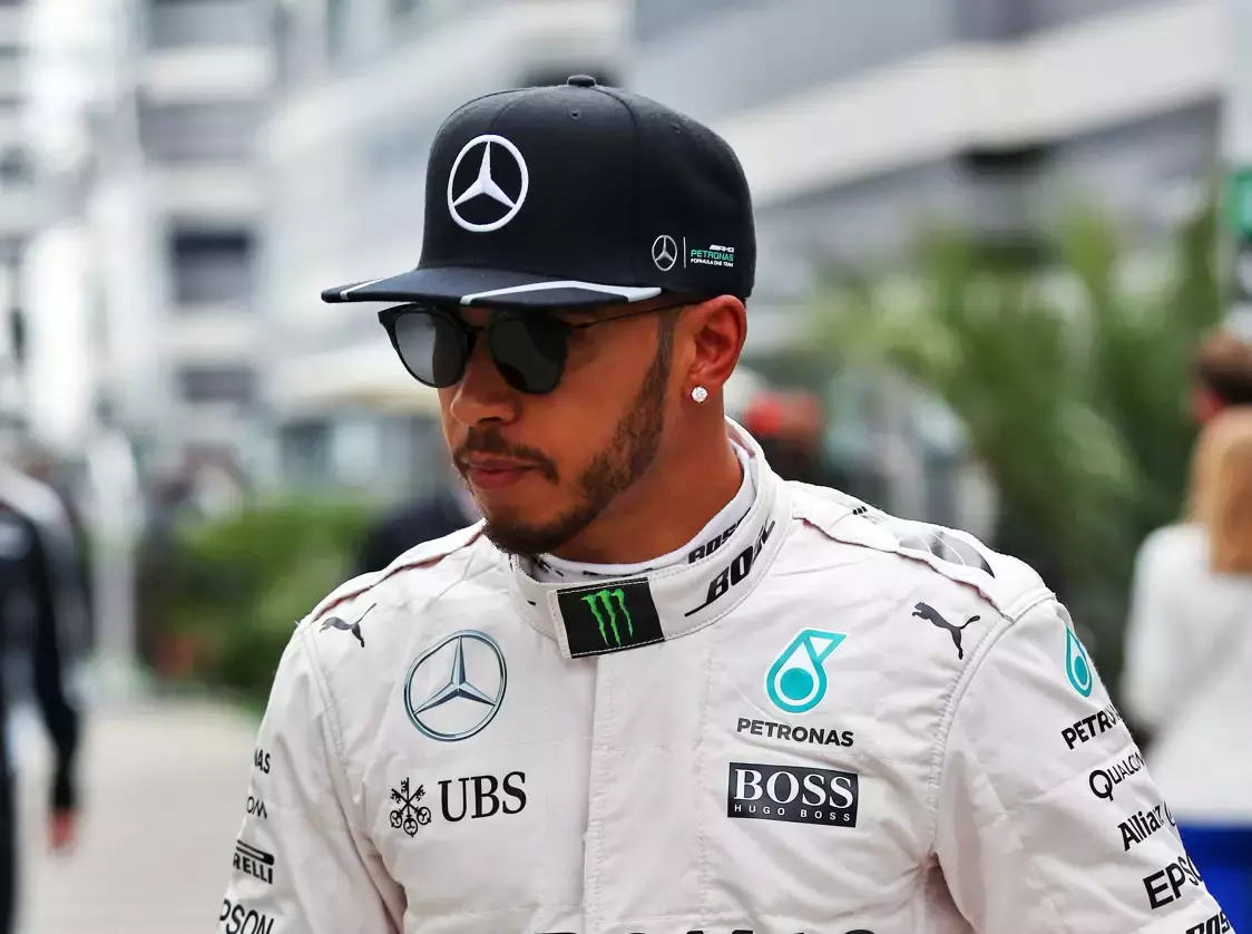 Foto zur News: "Dunkle Tage": Lewis Hamilton sieht WM-Chancen schwinden