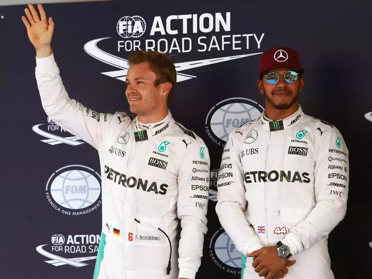 Foto zur News: Mercedes: Hamilton schlägt mit Rosberg-Abstimmung zurück