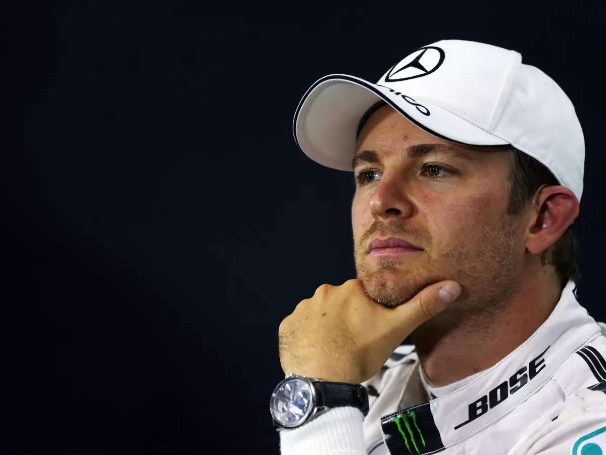 Foto zur News: Nico Rosberg am Boden? WM für Mercedes "völlig offen"