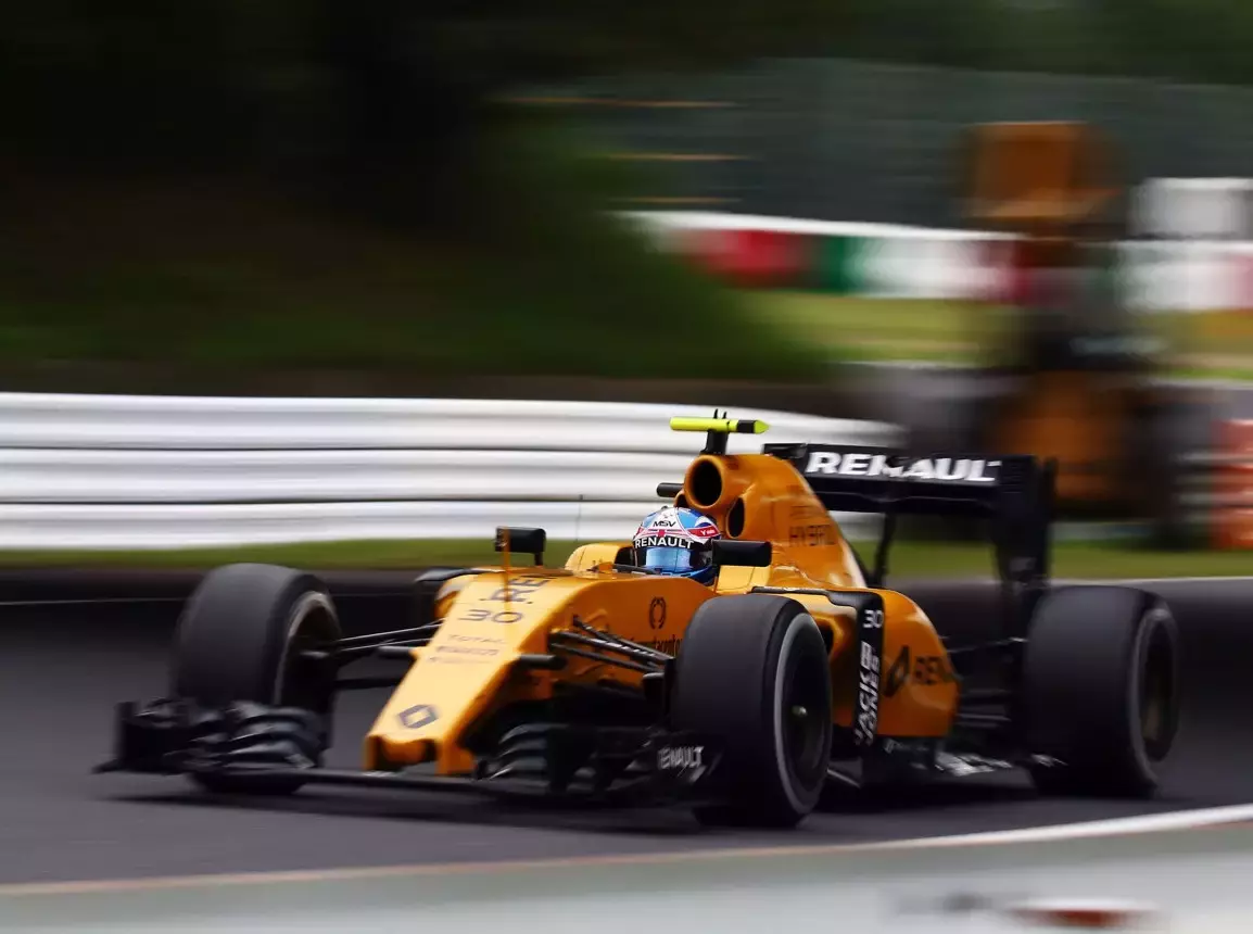 Foto zur News: Renault: Defekter Kabelbaum bremst Jolyon Palmer ein